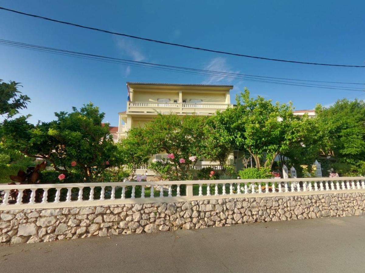 Apartments And Rooms By The Sea Palit, Rab - 5010 Экстерьер фото
